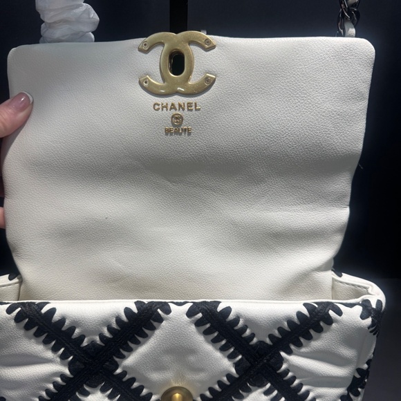 GWP CHANEL Makeup Shoulder/Handbag w/Mixed Media Chain~NIB - Picture 11 of 17